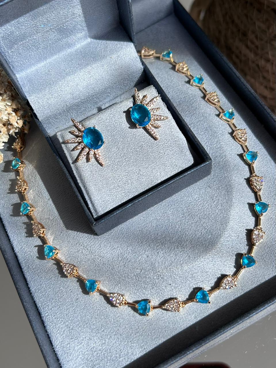 Colar Riviera Pedra Triangular Água Marinha Dourado