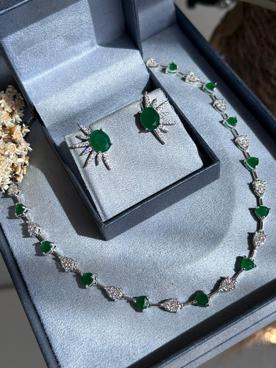 Brinco Raios Verde Esmeralda