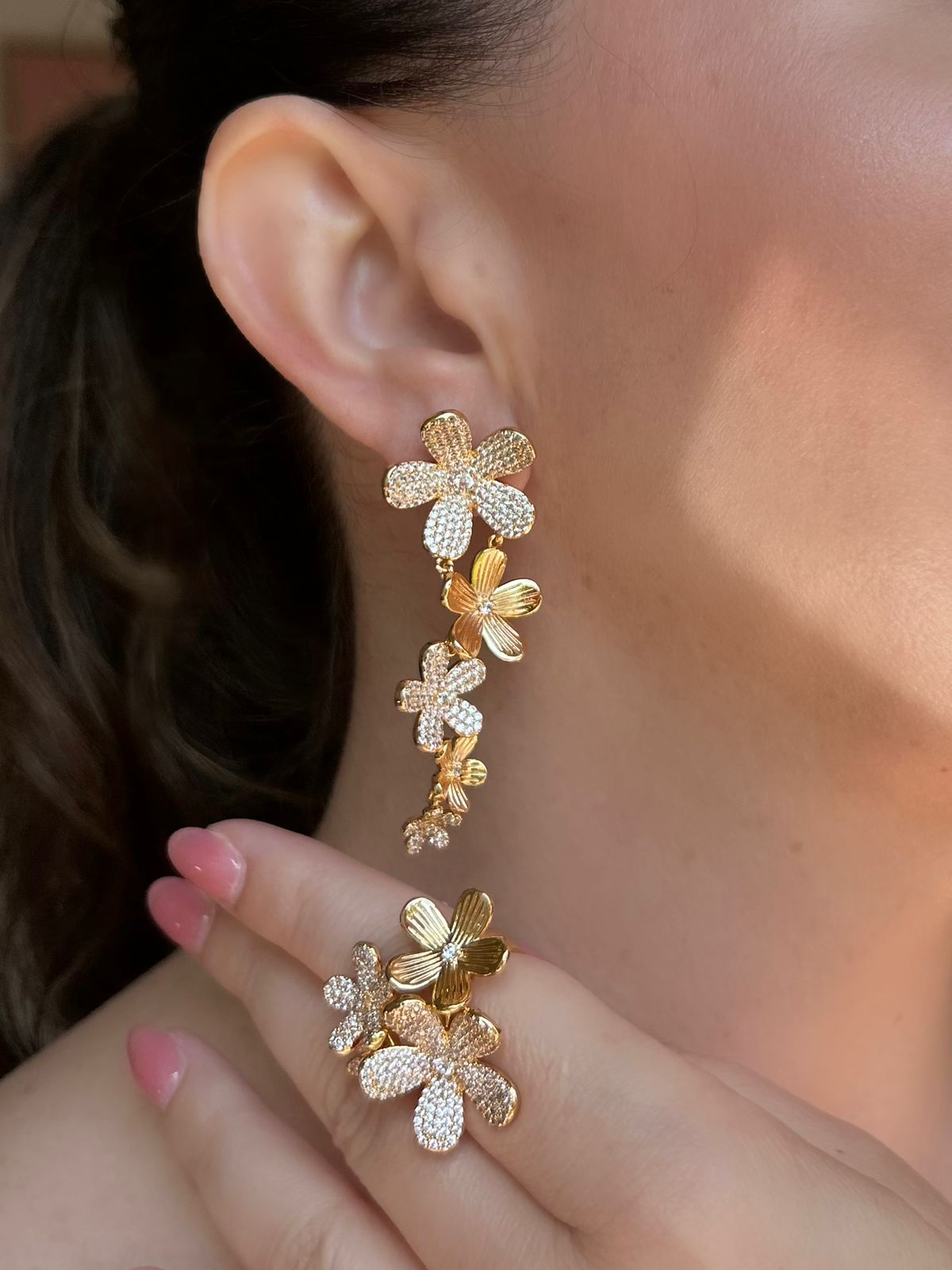 Conjunto Brinco e Anel Cascata de Flores