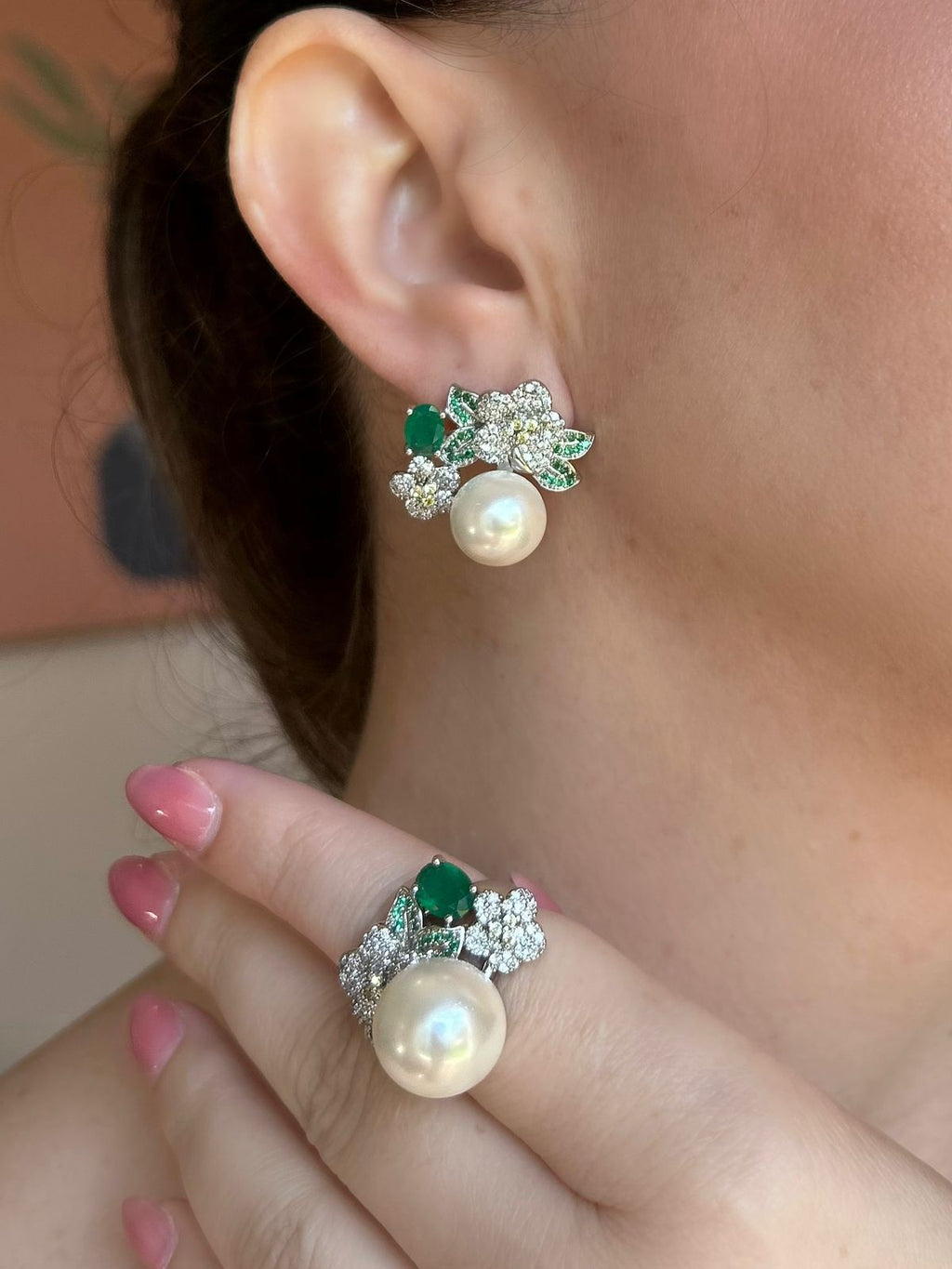 Conjunto Brinco e Anel Pérola e Folhas Verdes