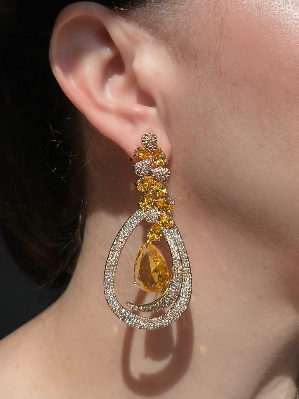 Brinco Gotas Detalhadas CItrino/Amarelo