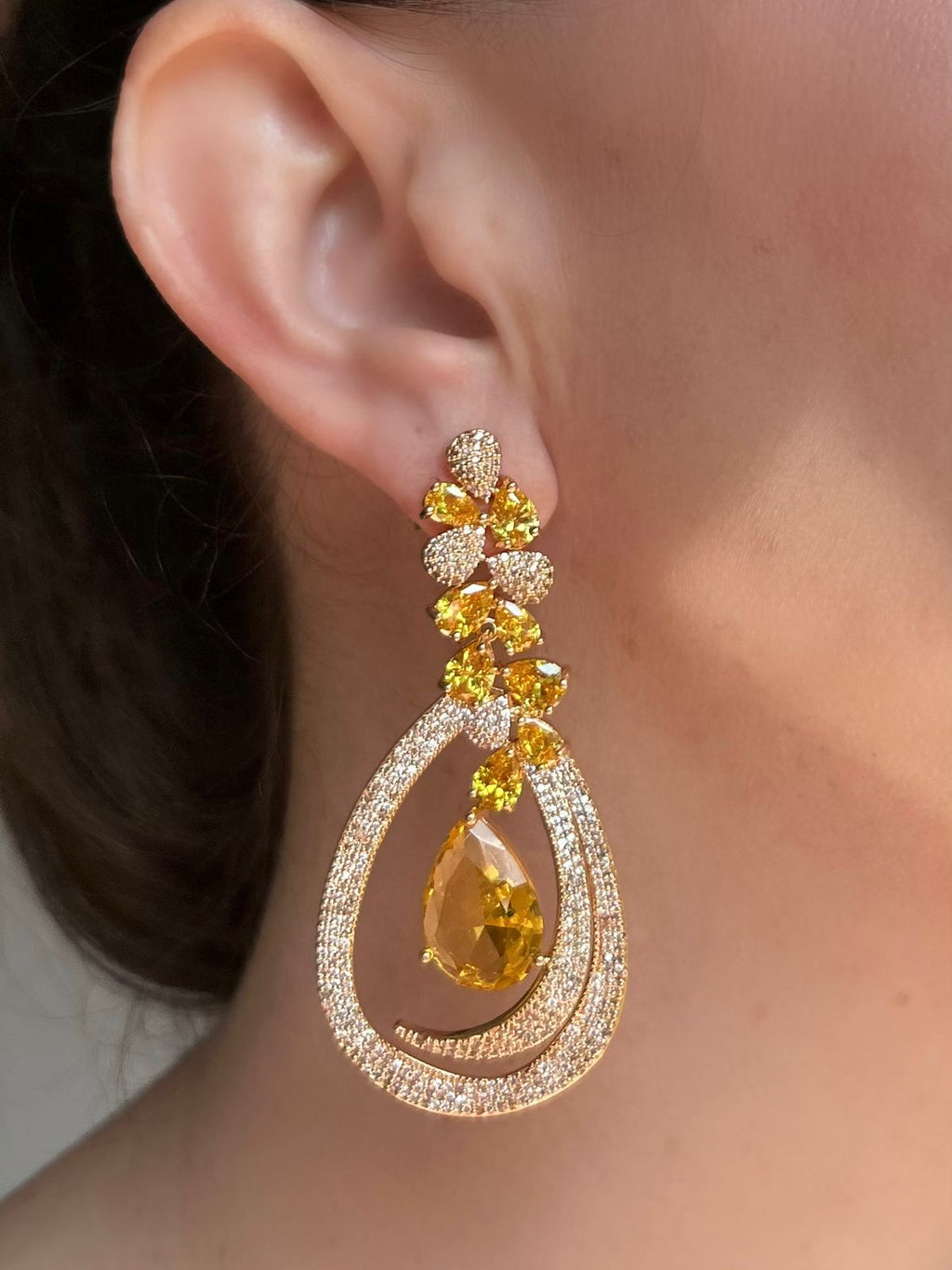 Brinco Gotas Detalhadas CItrino/Amarelo