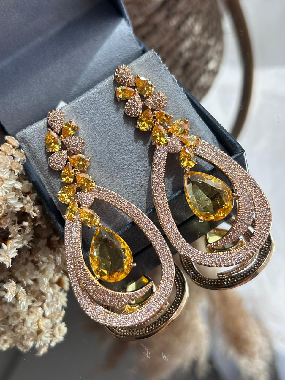 Brinco Gotas Detalhadas CItrino/Amarelo