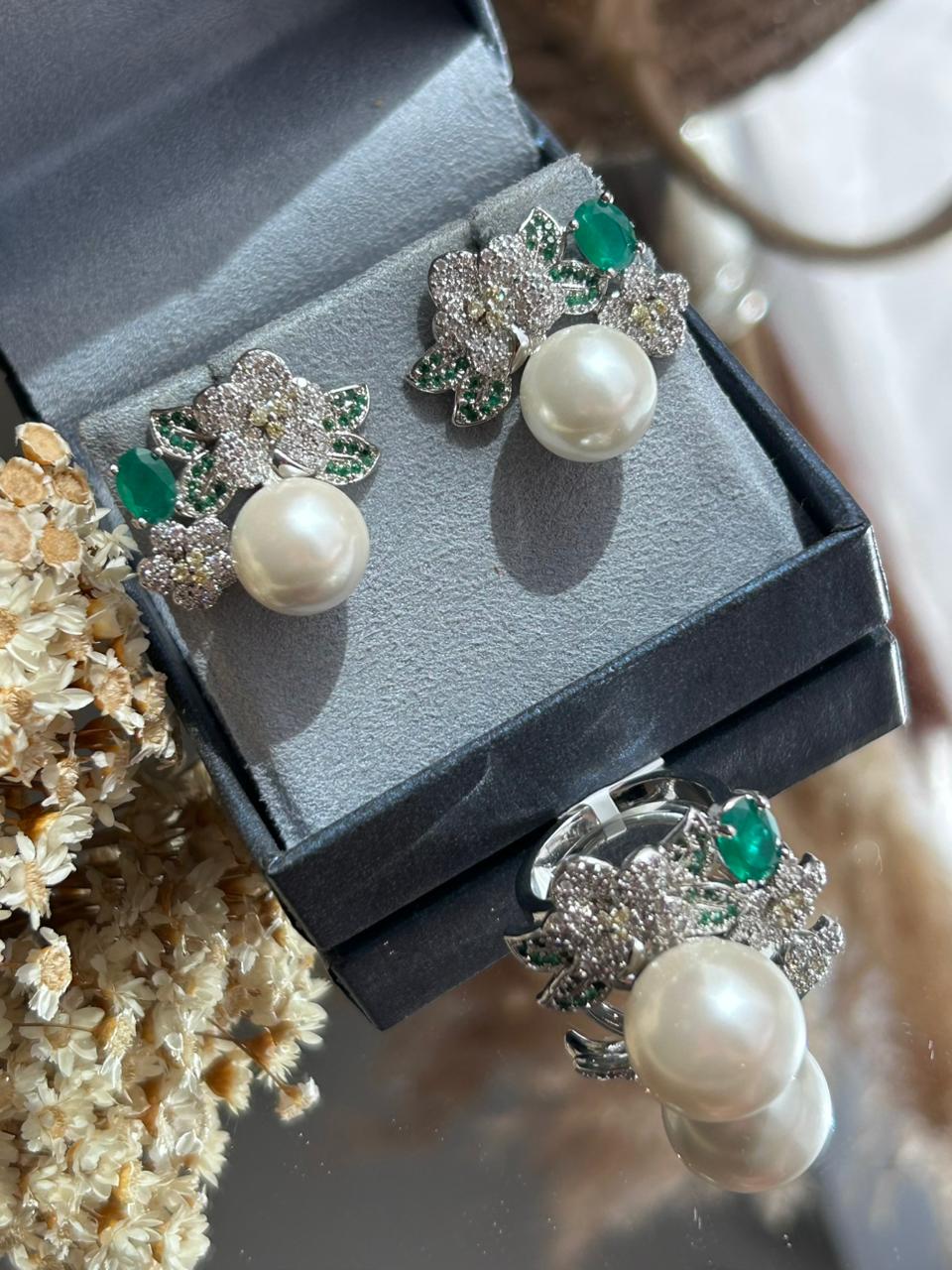 Conjunto Brinco e Anel Pérola e Folhas Verdes