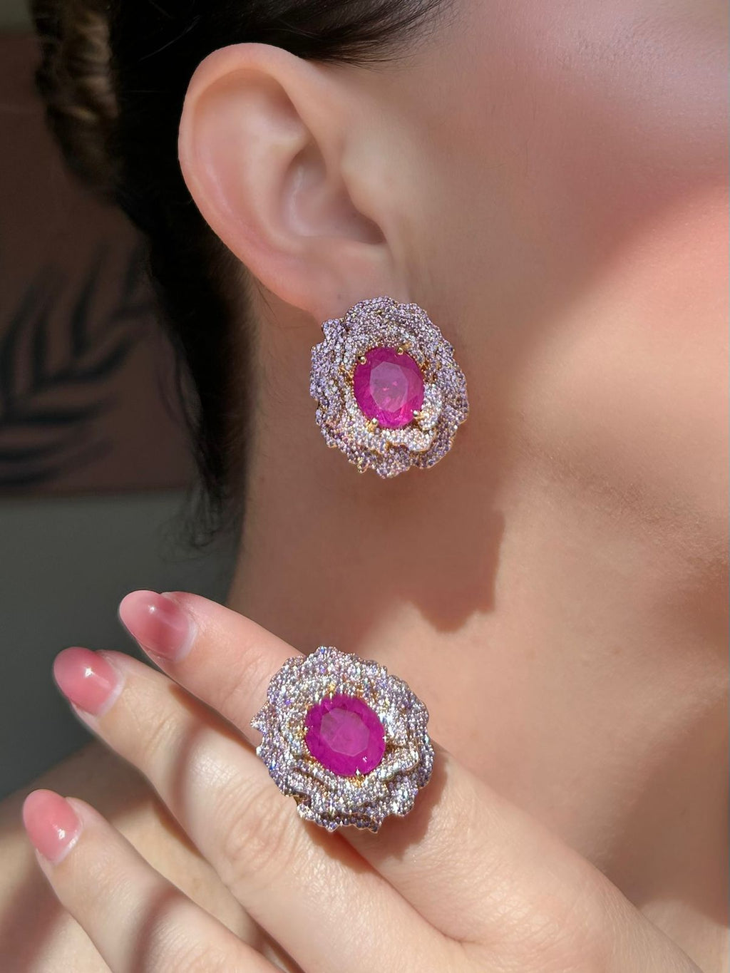 Conjunto Brinco e Anel Flor Fúcsia com Cravação Ametista