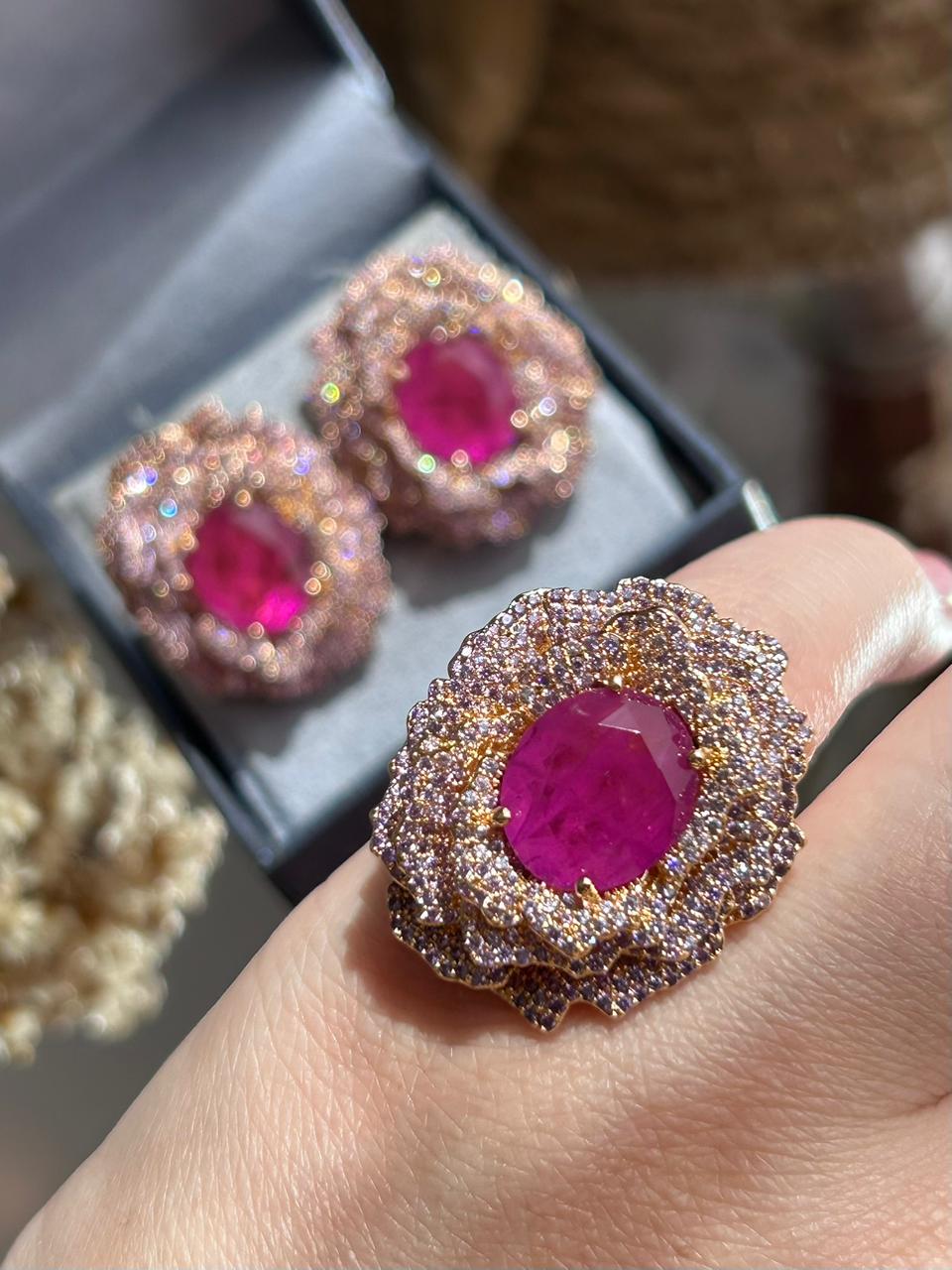 Conjunto Brinco e Anel Flor Fúcsia com Cravação Ametista