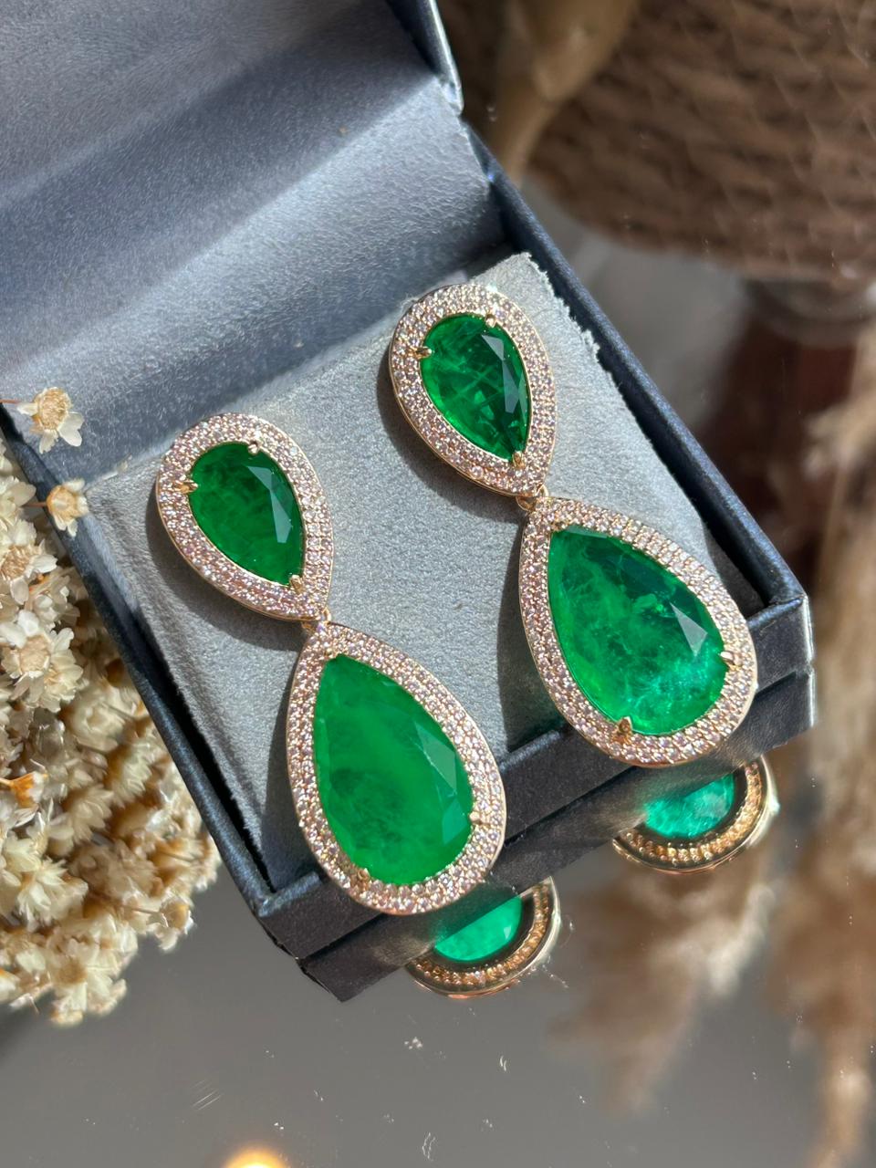 Conjunto Brinco e Colar Gotas Verde Esmeralda Dourado