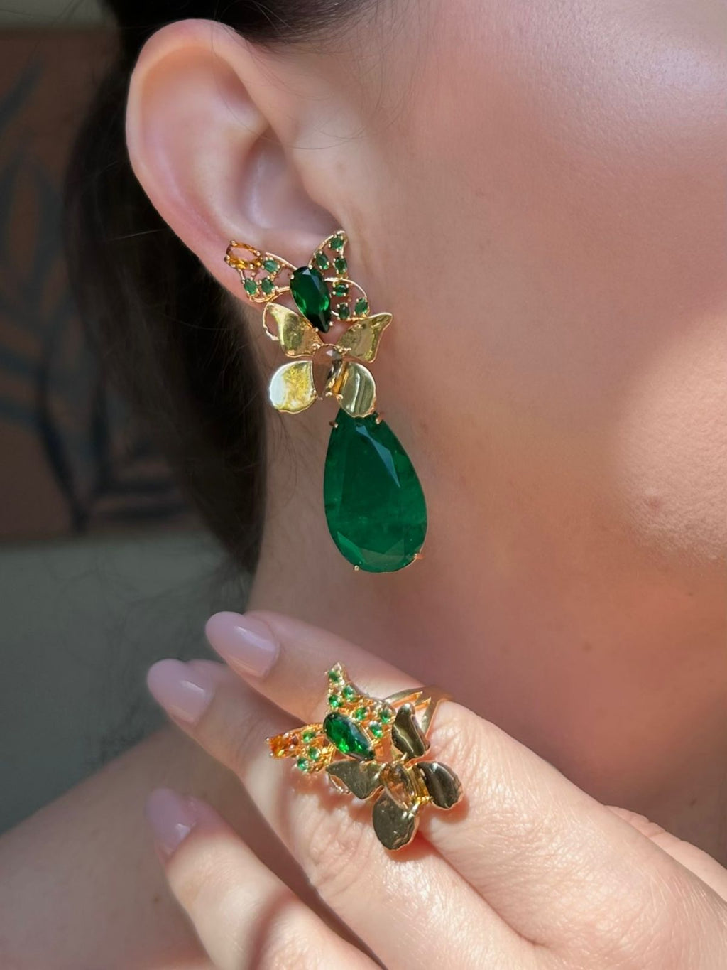 Conjunto Brinco e Anel Borboleta e Gota Verde Esmeralda
