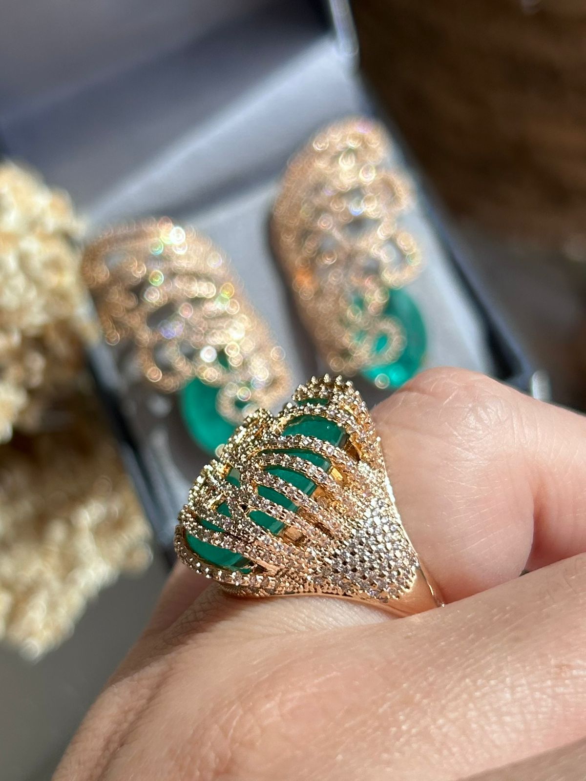 Conjunto Brinco e Anel Asa Turmalina Dourado