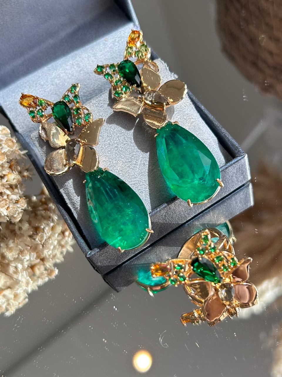 Conjunto Brinco e Anel Borboleta e Gota Verde Esmeralda