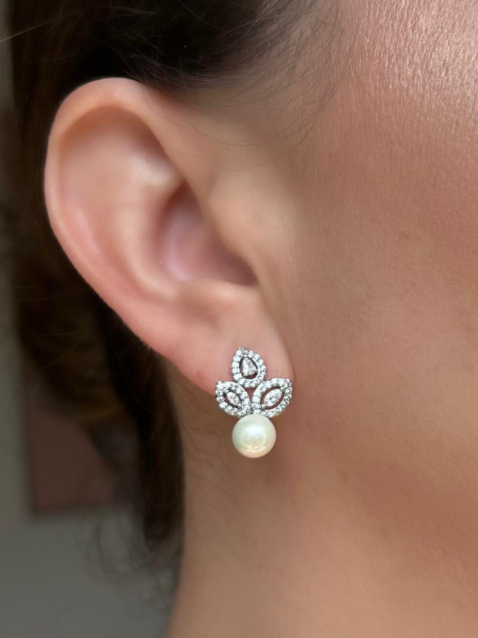 Brinco 3 Folhas e Pérola