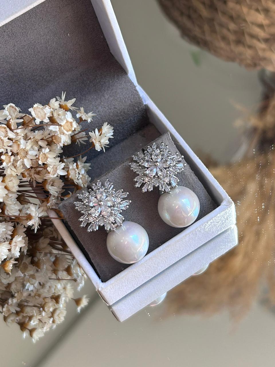 Brinco Flor Baguetes e Pérola