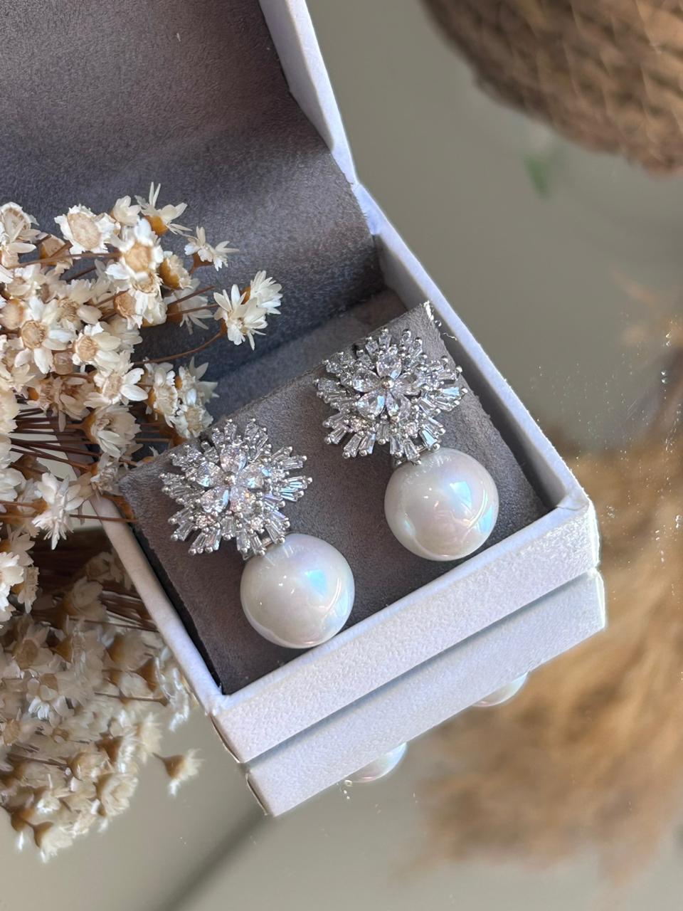 Brinco Flor Baguetes e Pérola