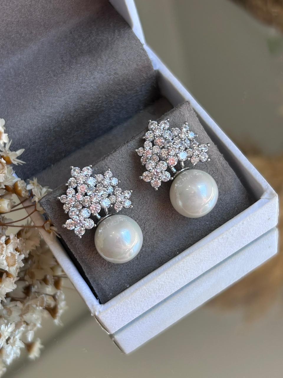 Brinco Micro Flores e Pérola