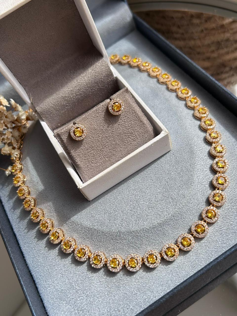 Conjunto Brinco e Colar Riviera Pedras Redondas Fancy Yellow Dourado