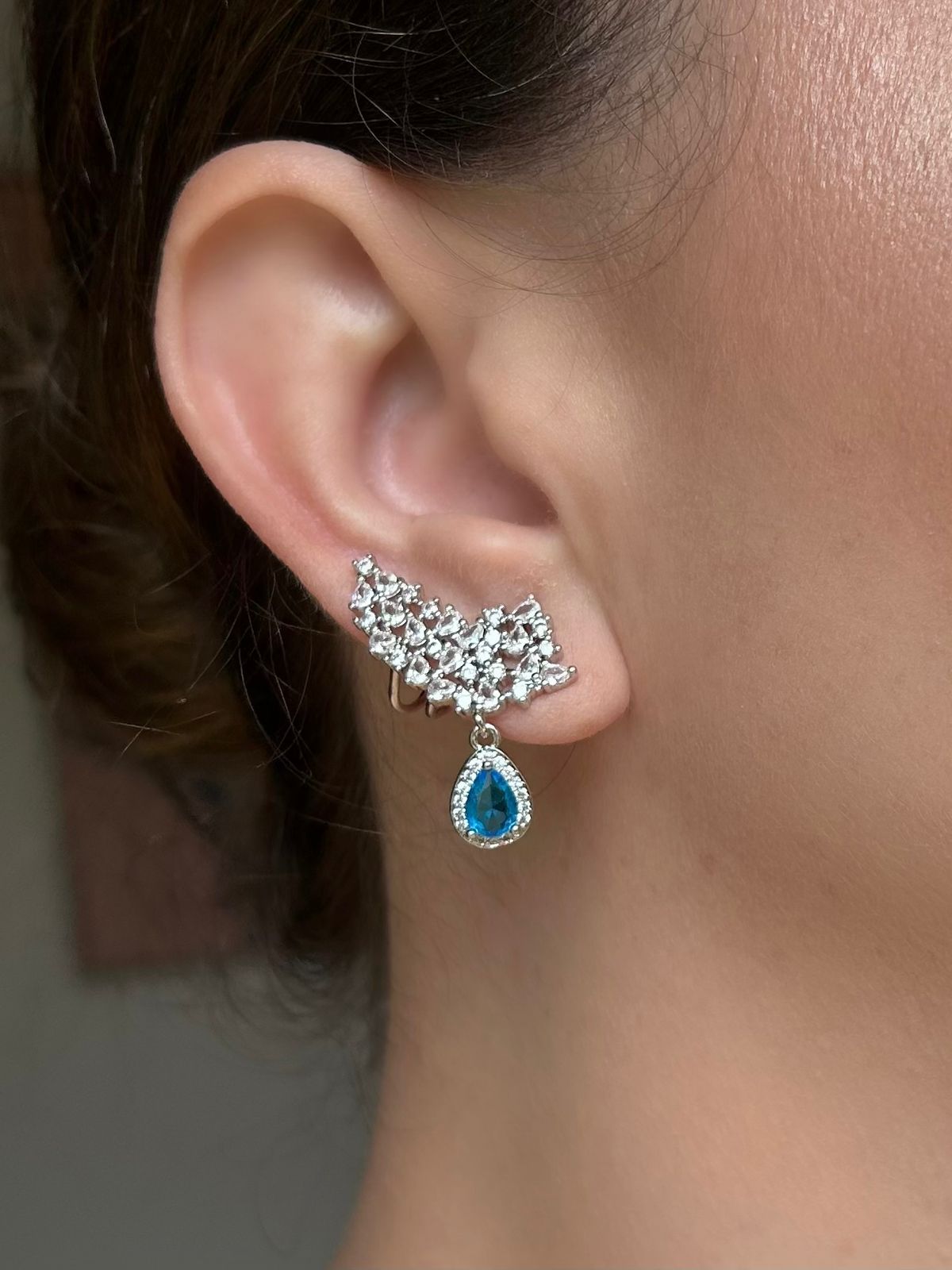 Brinco EarCuff Gota Azul Claro