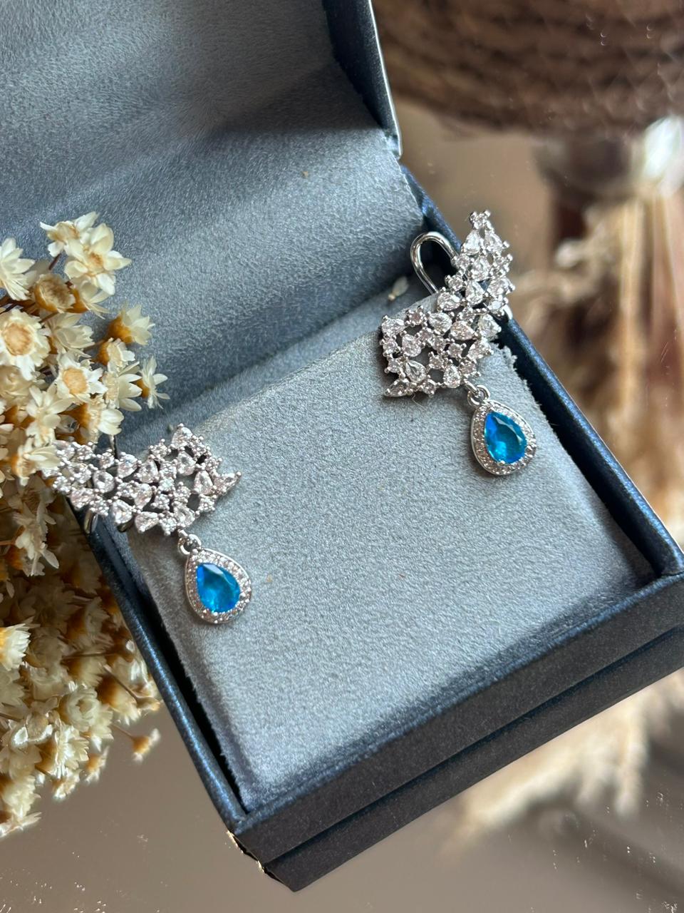 Brinco EarCuff Gota Azul Claro