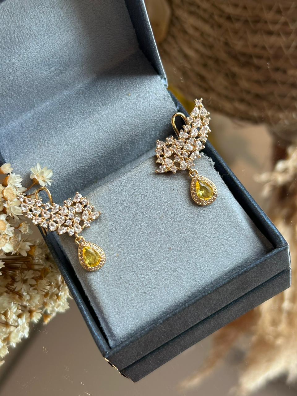 Brinco EarCuff Gota Fancy Yellow Dourado