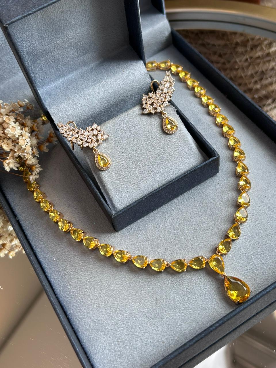 Brinco EarCuff Gota Fancy Yellow Dourado