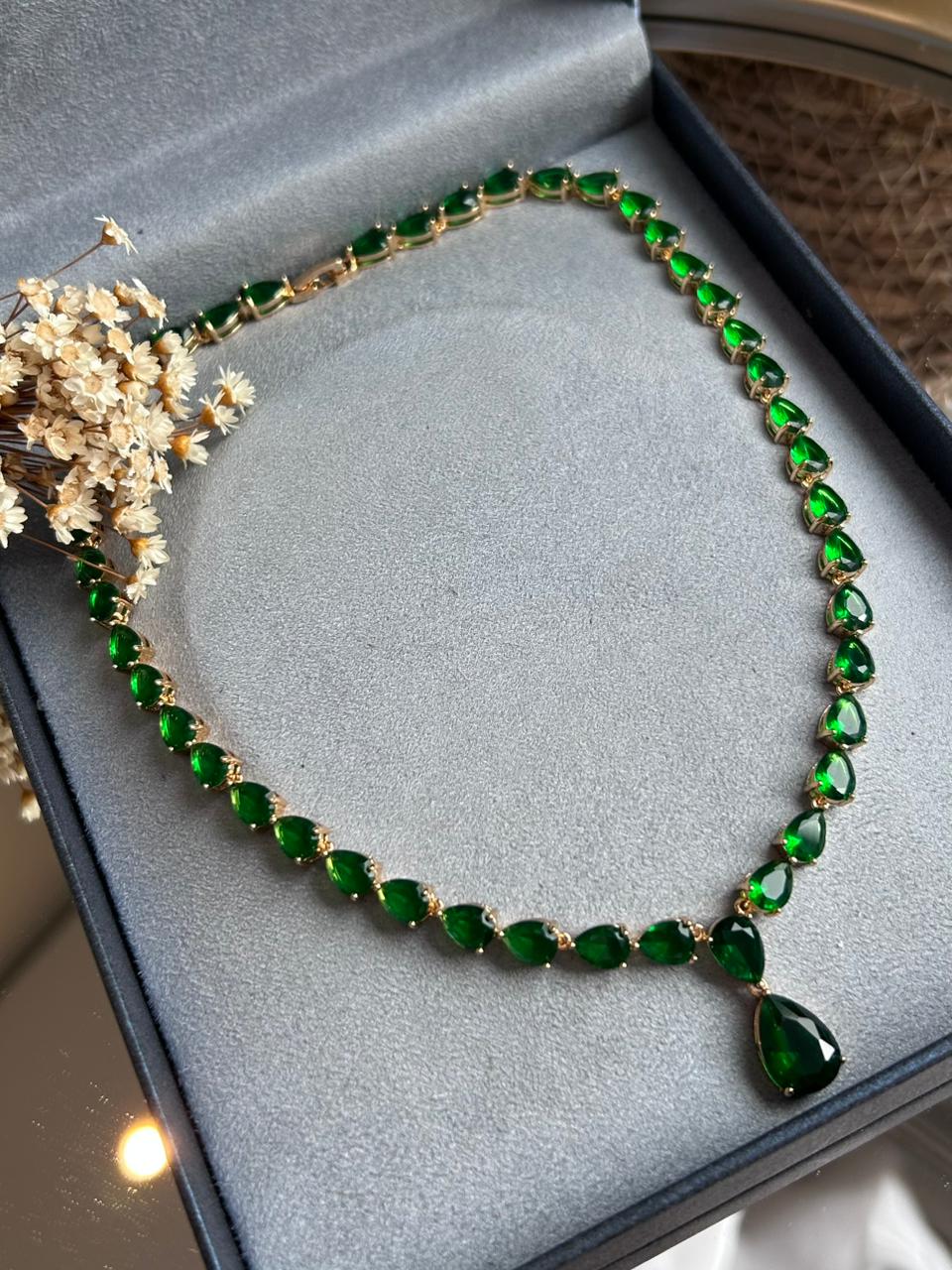 Colar Riviera Gotas Verde Esmeralda Dourado