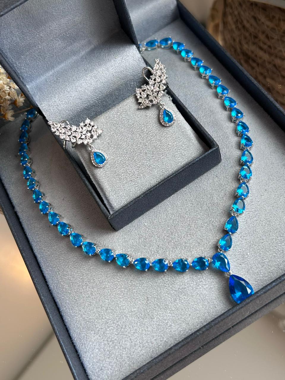 Colar Riviera Gotas Azul Claro