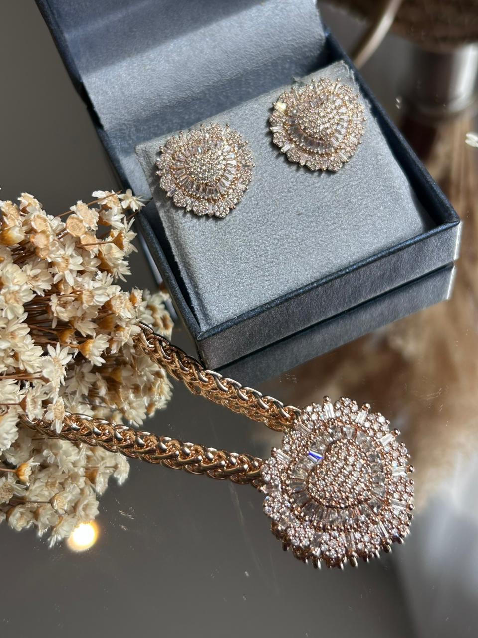 Conjunto Brinco e Colar Goração Baguetado