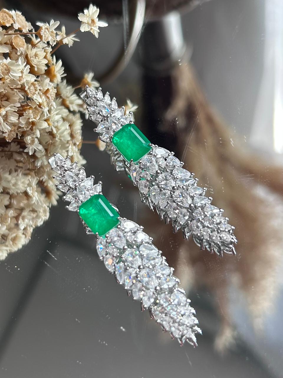 Brinco Malu Pedra Verde Esmeralda