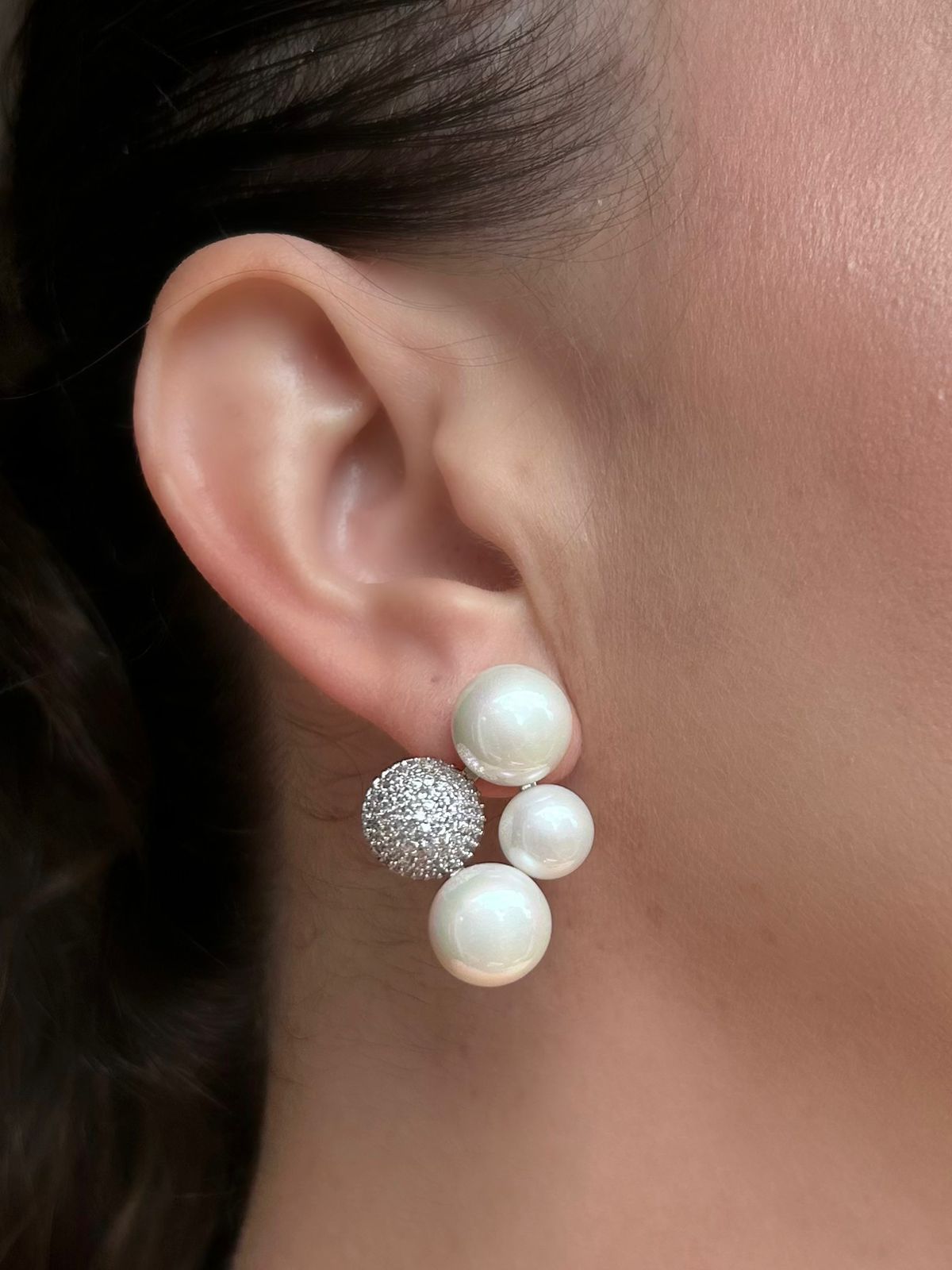 Brinco Pérola e Esfera Cravejada