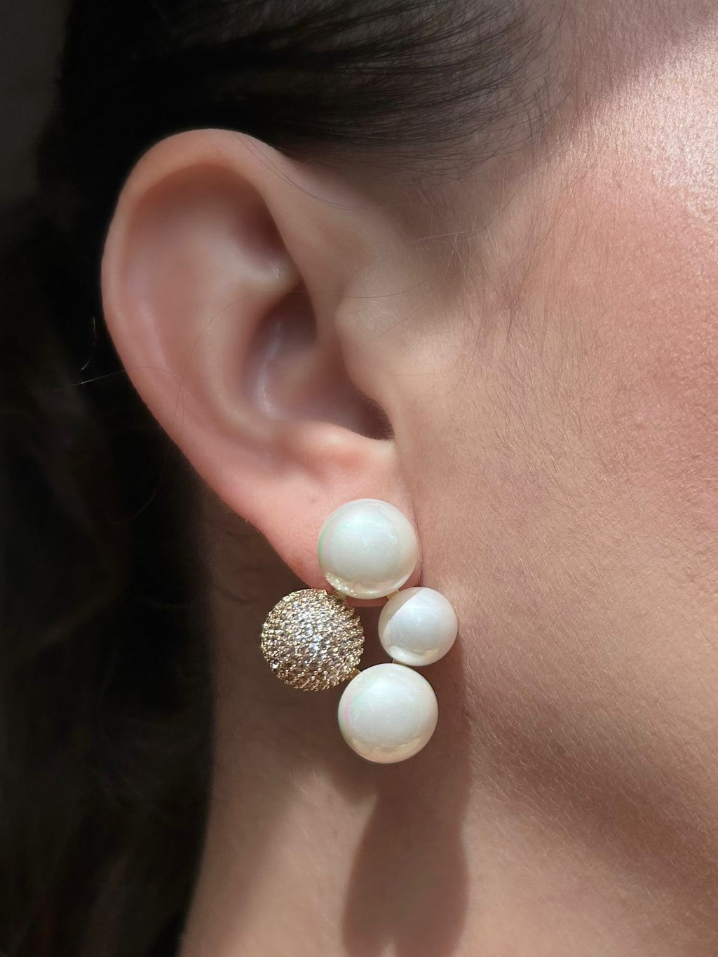 Brinco Pérola e Esfera Cravejada Dourado