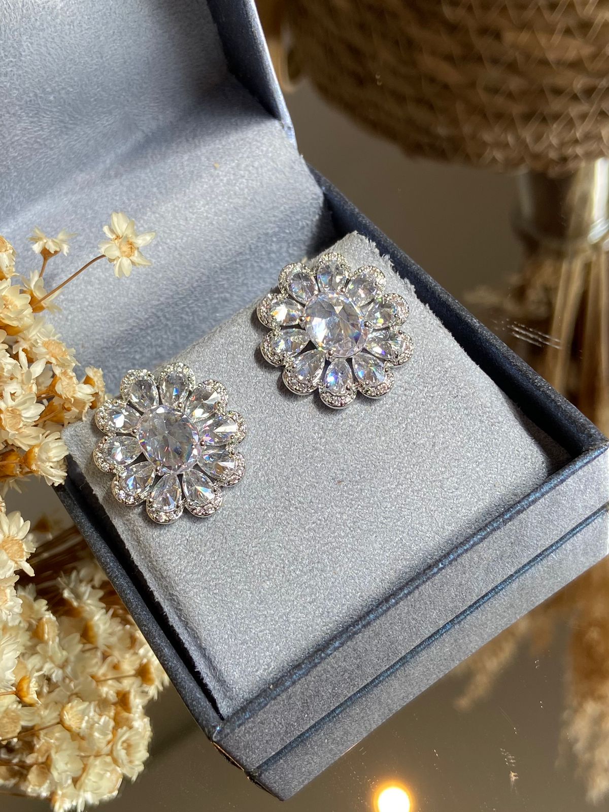 Brinco Flor Detalhado