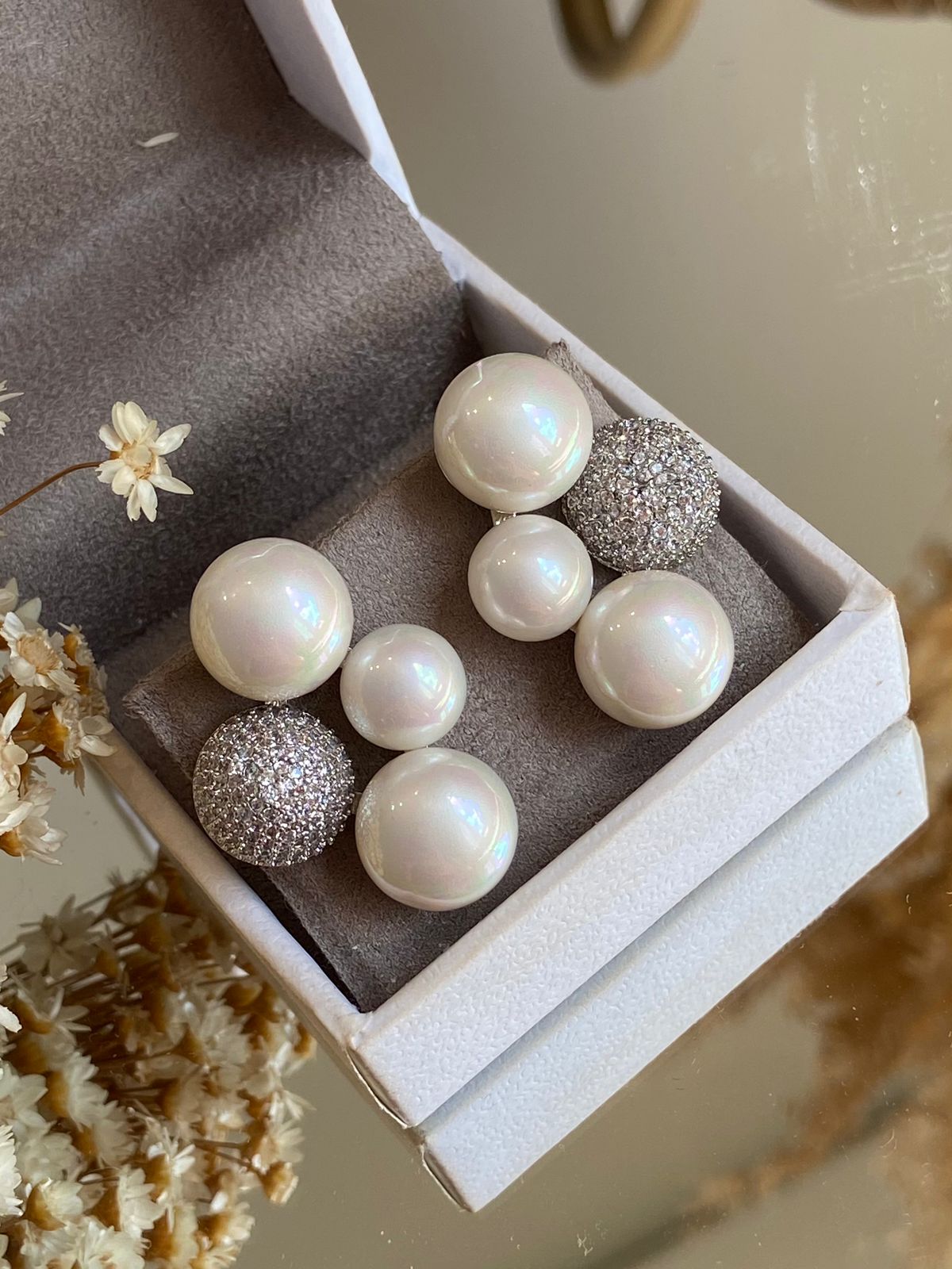 Brinco Pérola e Esfera Cravejada