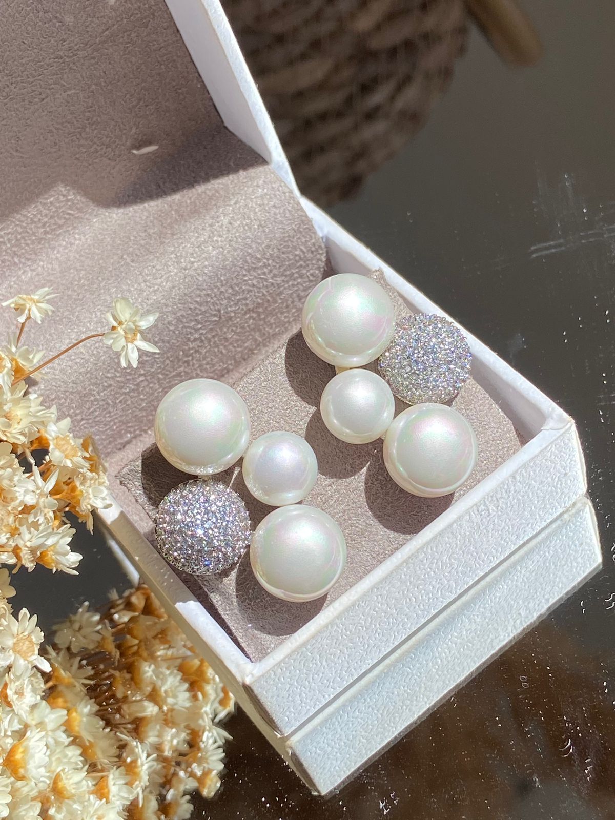 Brinco Pérola e Esfera Cravejada