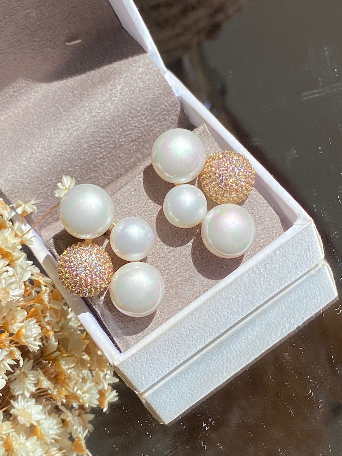 Brinco Pérola e Esfera Cravejada Dourado