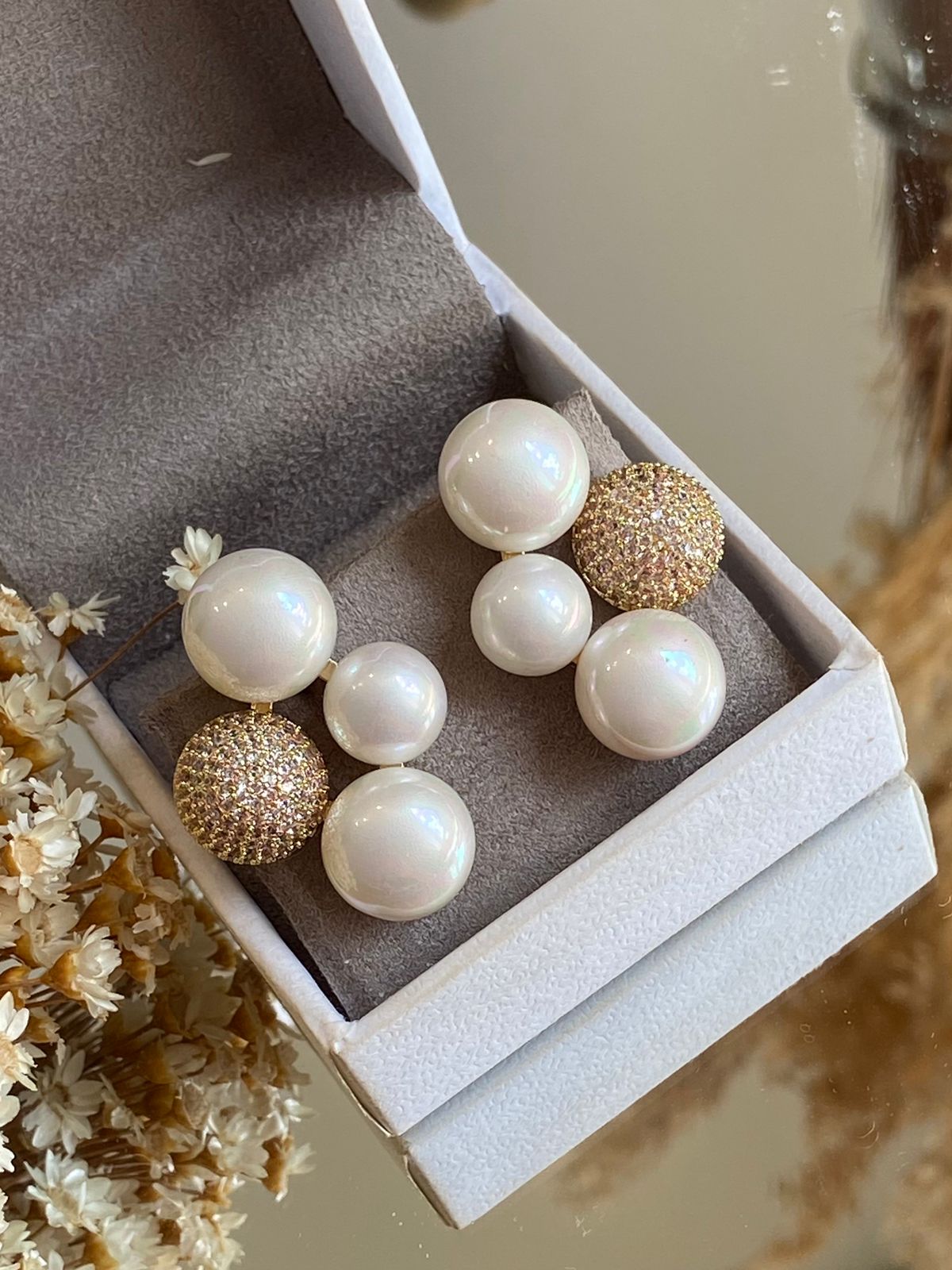 Brinco Pérola e Esfera Cravejada Dourado