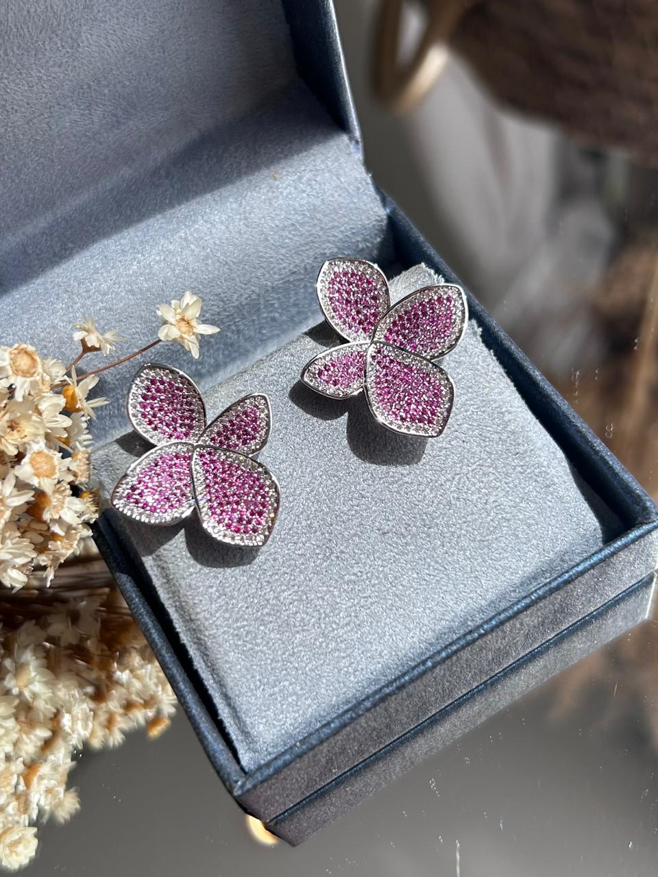 Brinco Lírio Safira Rosa