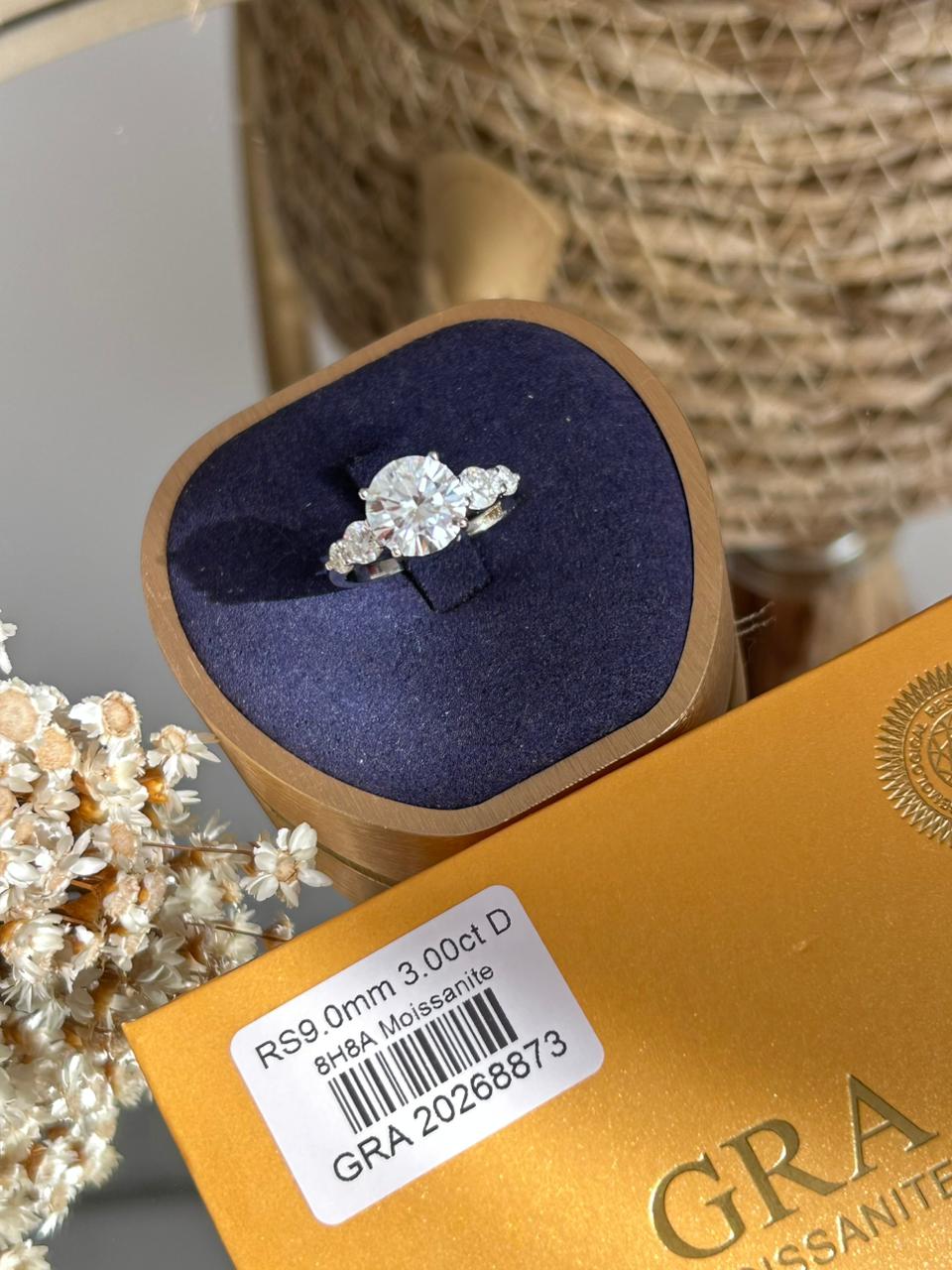 Anel Solitário 3 Pedras Moissanites 9/5/3mm 3.00ct