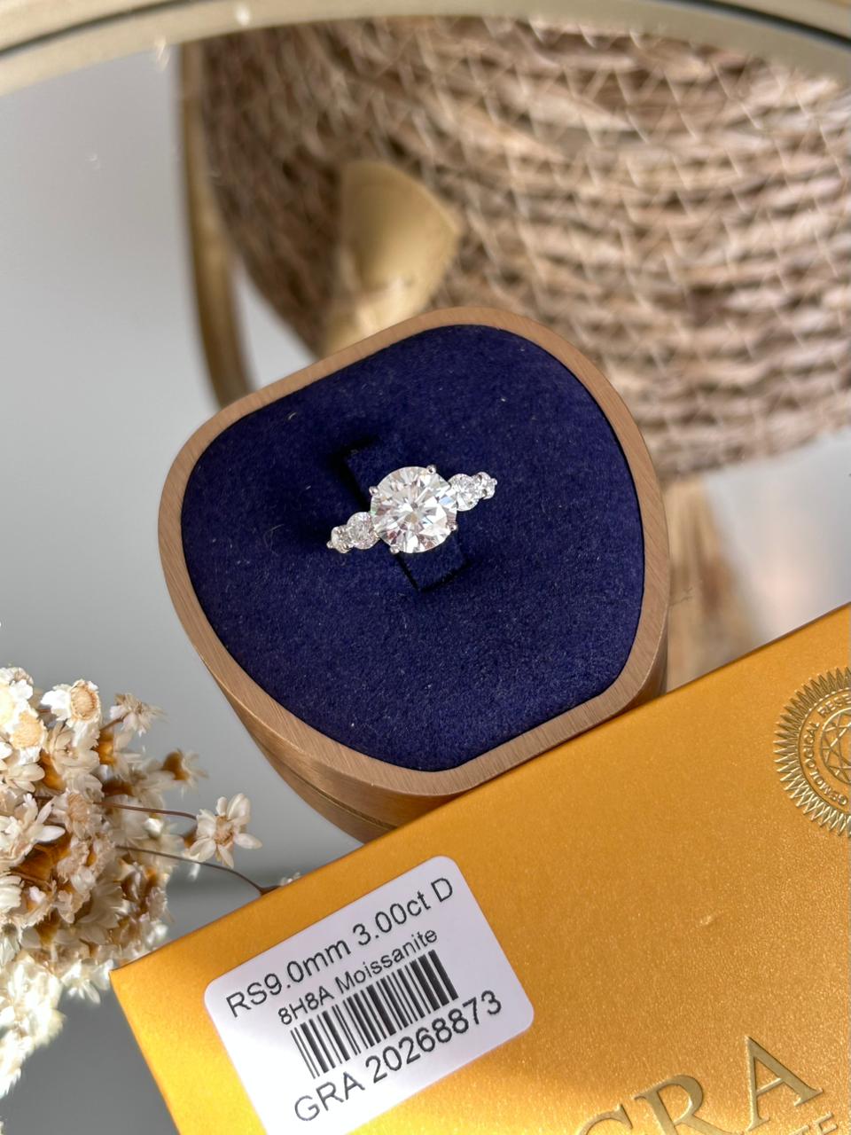 Anel Solitário 3 Pedras Moissanites 9/5/3mm 3.00ct