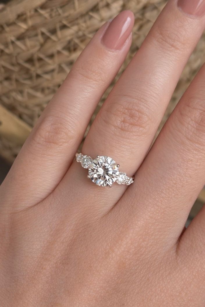 Anel Solitário 3 Pedras Moissanites 9/5/3mm 3.00ct