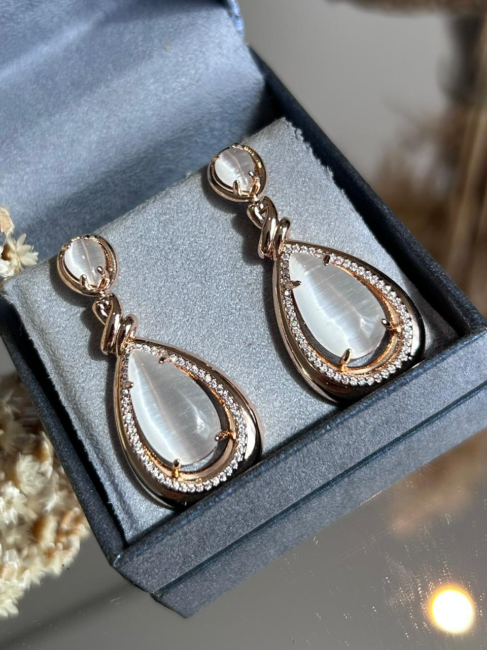 Conjunto Gota Pedra Olho de Gato