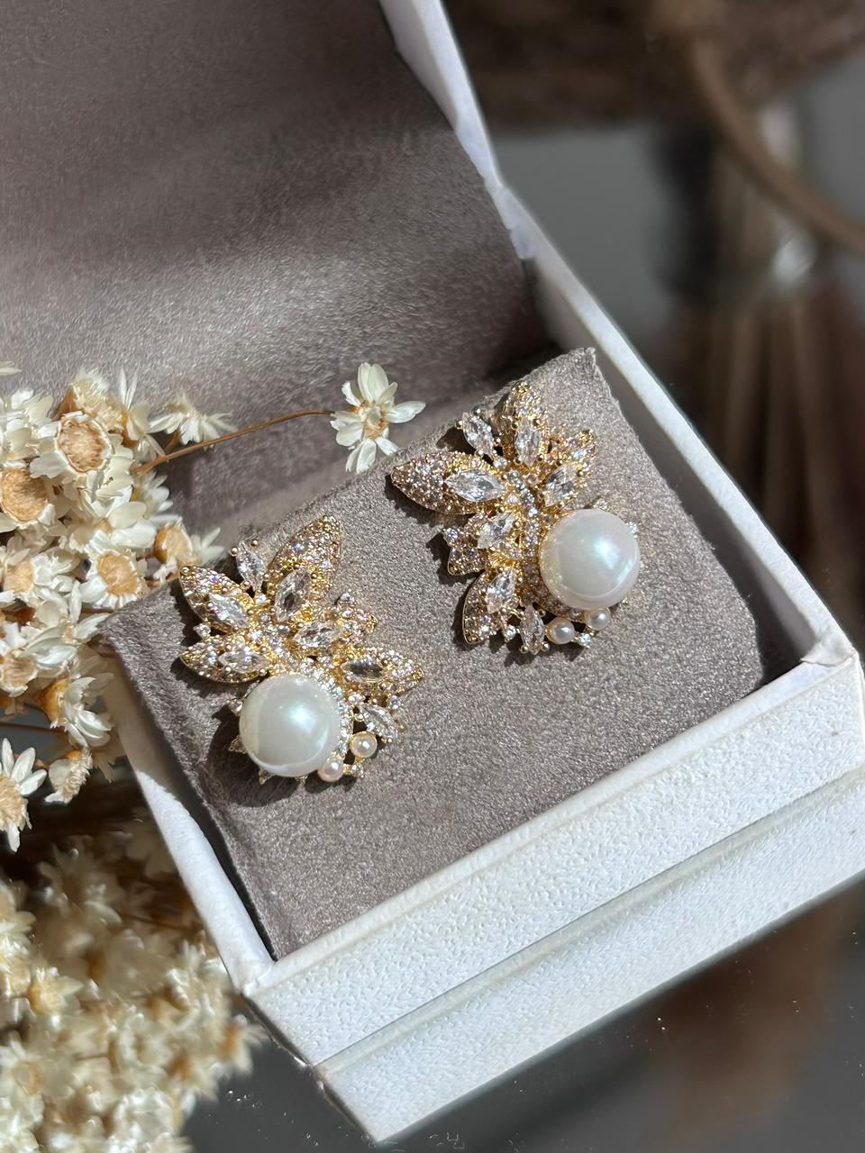 Brinco Detalhes Pérola Dourado