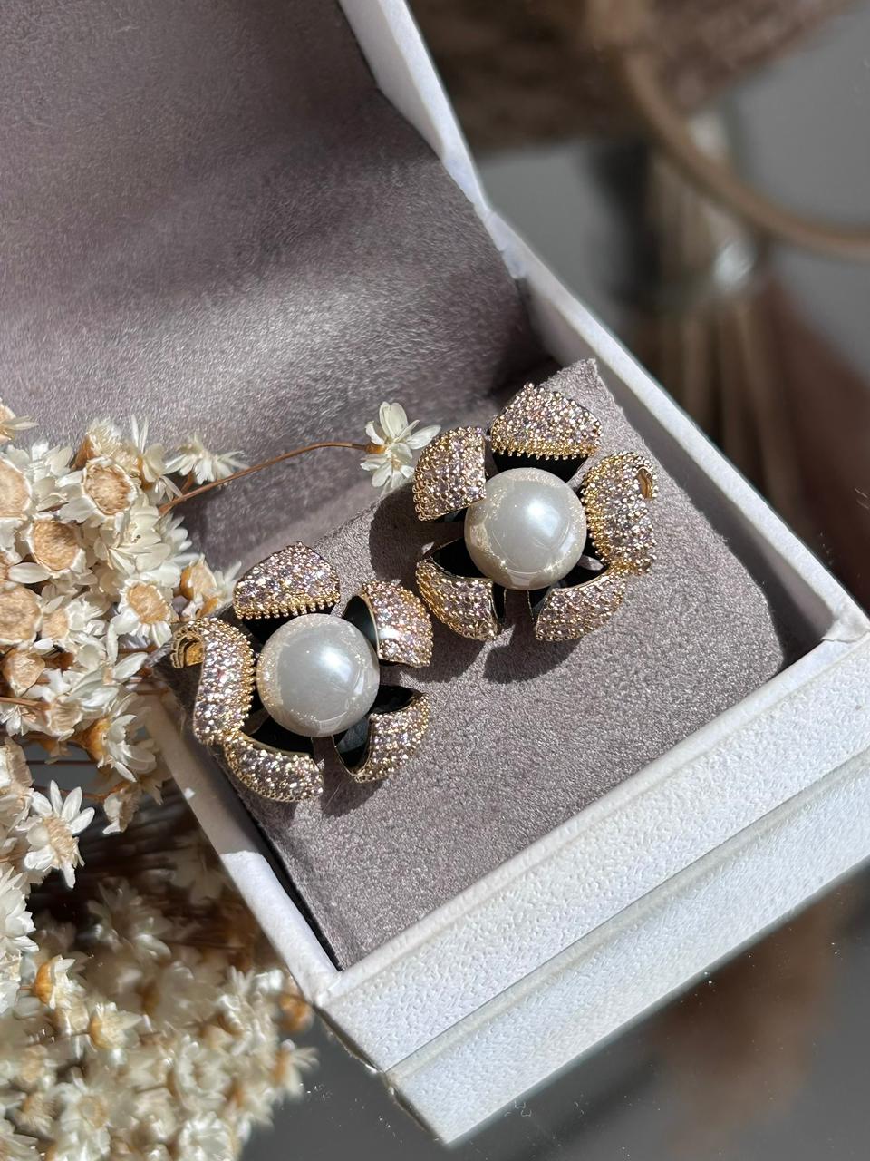 Brinco Flor Pérola