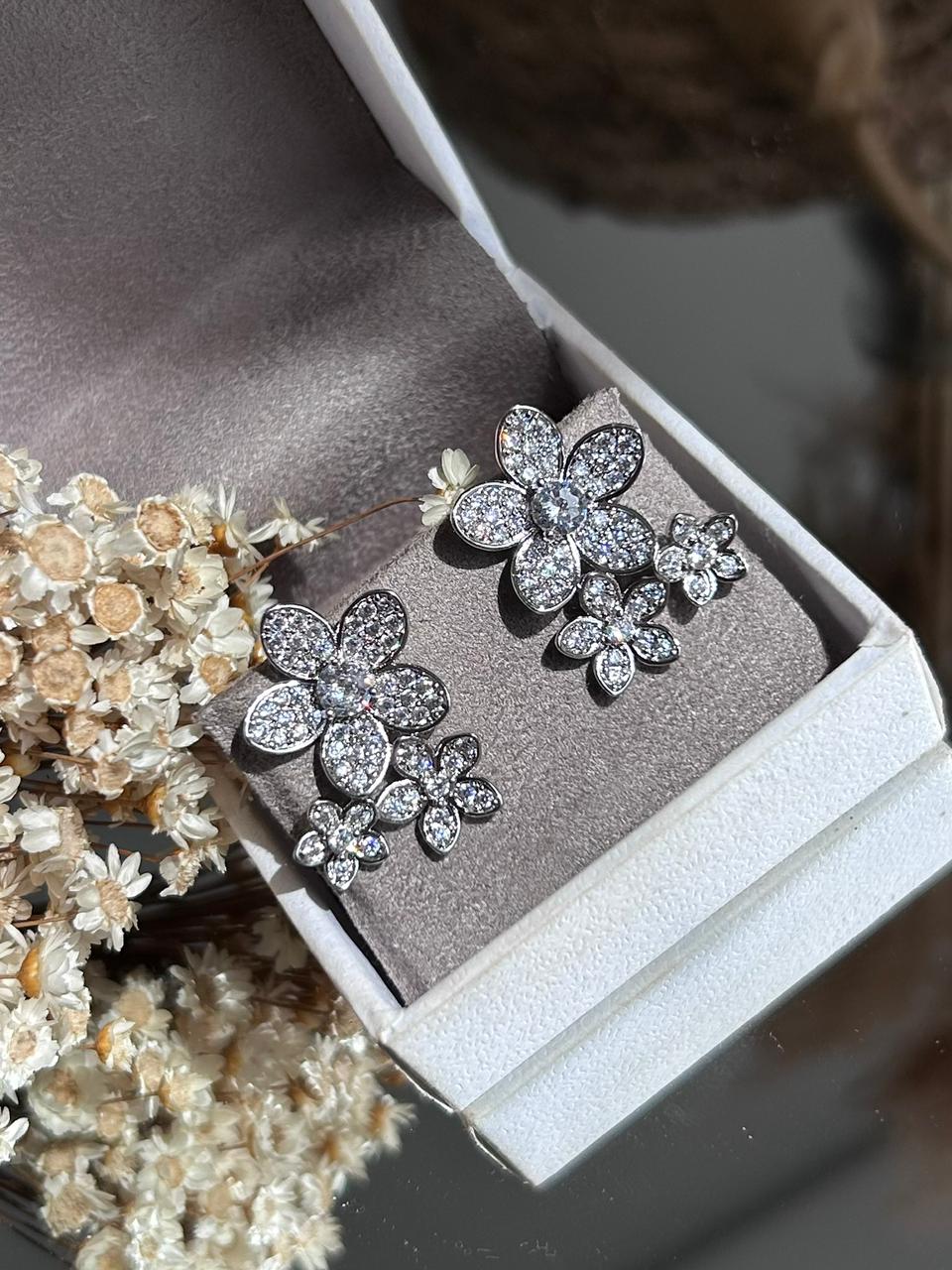 Brinco 3 Flores