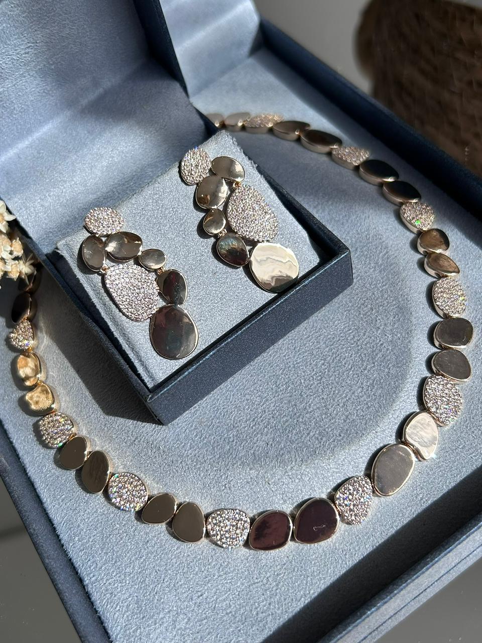 Conjunto Brinco e Colar Organico Dourado