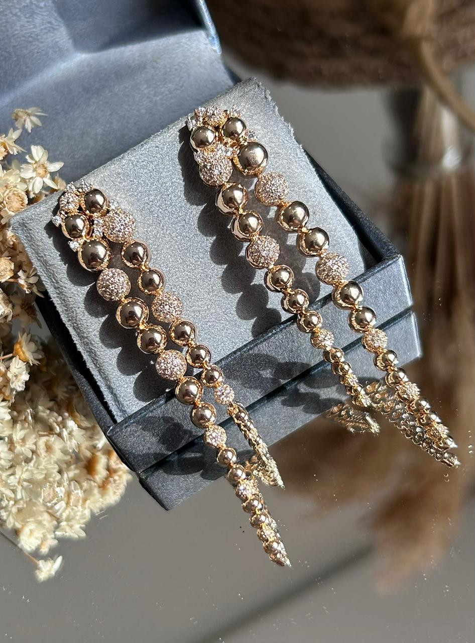 Brinco Esferas Duas Linhas