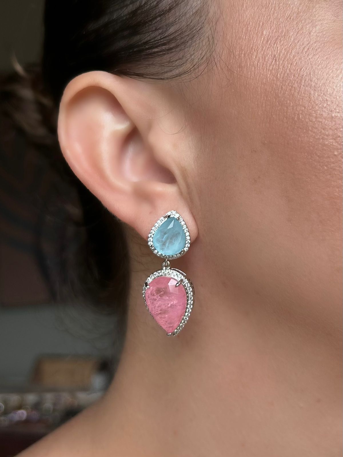 Brinco Duas Gotas Azul e Rosa