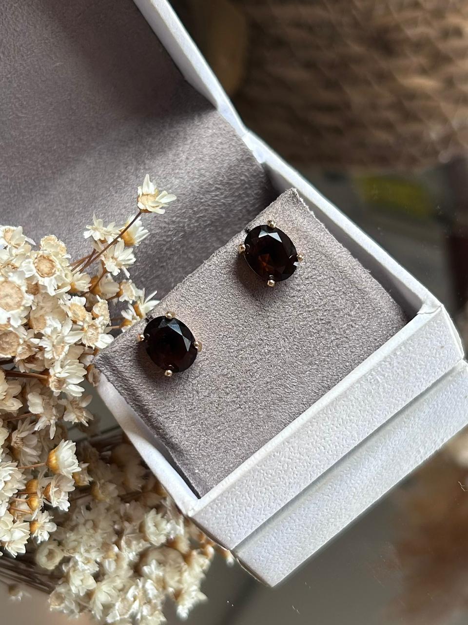 Brinco Solitário Oval Marrom Café M