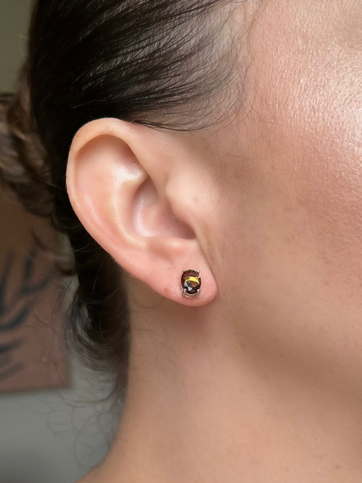 Brinco Solitário Oval Marrom Café P Dourado