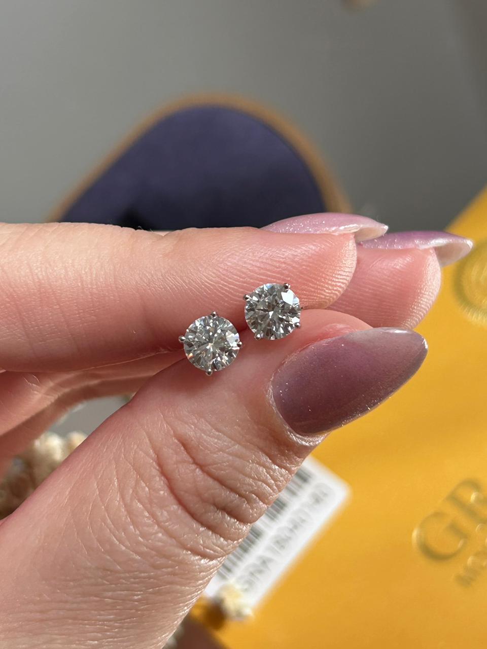 Brinco Solitário 6mm 0,8ct Moissanite