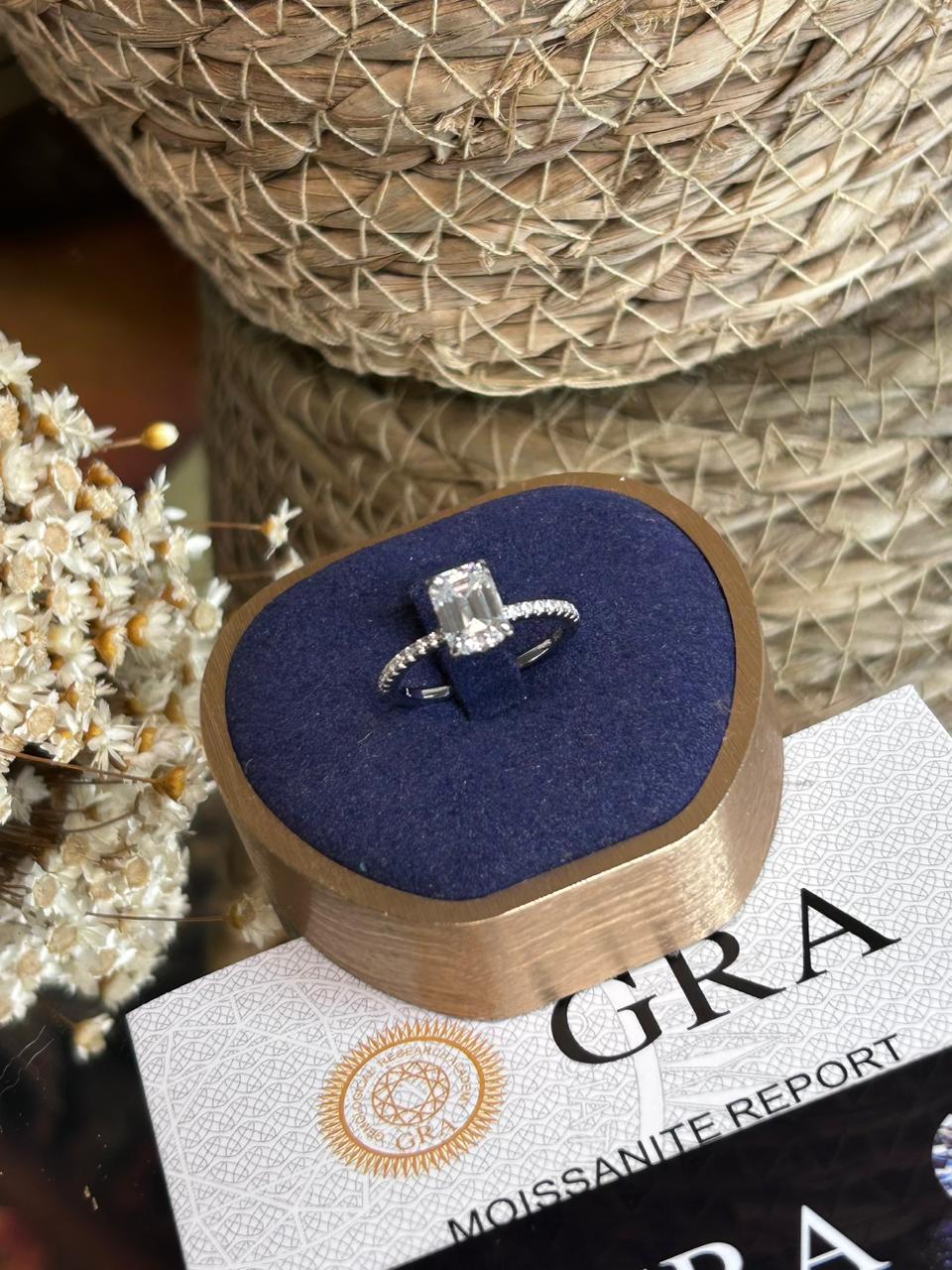 Anel Solitário Emerald Cut 6x8 1.89ct Moissanite