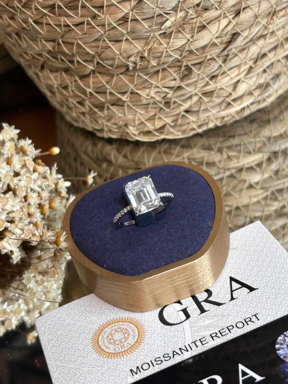 Anel Solitário Emerald Cut 9x11 5,0ct Moissanite